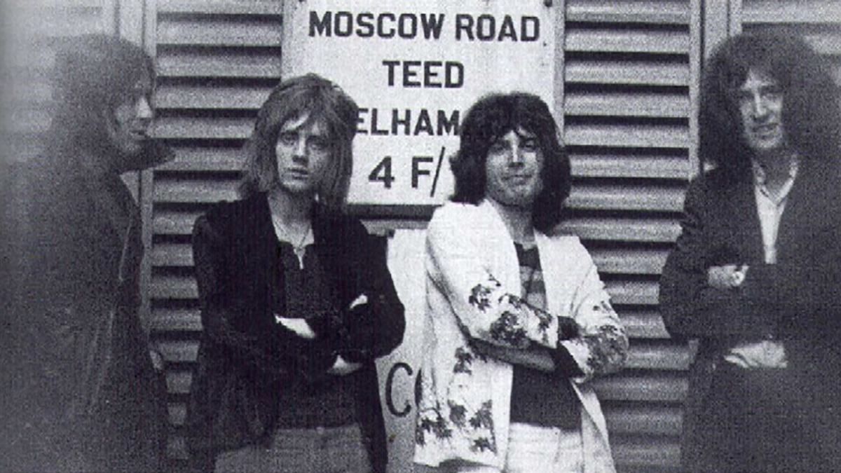 Умер Майк Гроуз – первый рок-гитарист группы Queen