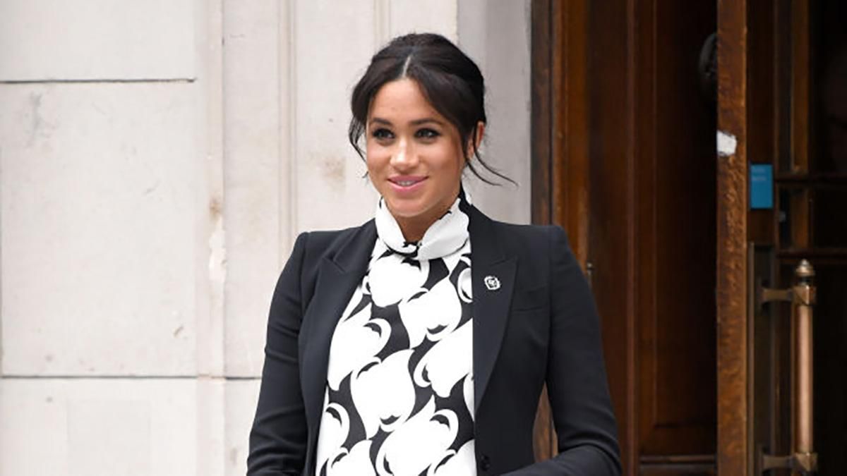 Вагітна Меган Маркл засвітила оголені ноги в міні-сукні: пікантні фото Вагітна Меган Маркл засвітила оголені ноги в міні-сукні: пікантні фото