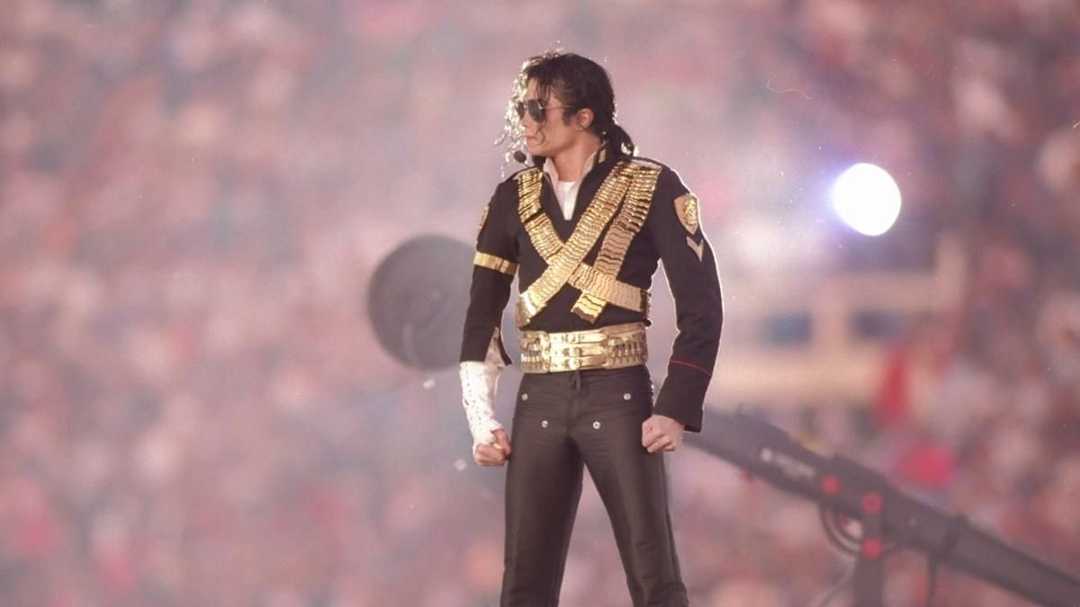 В Великобритании снесли знаменитую статую Майкла Джексона: скандальная причина