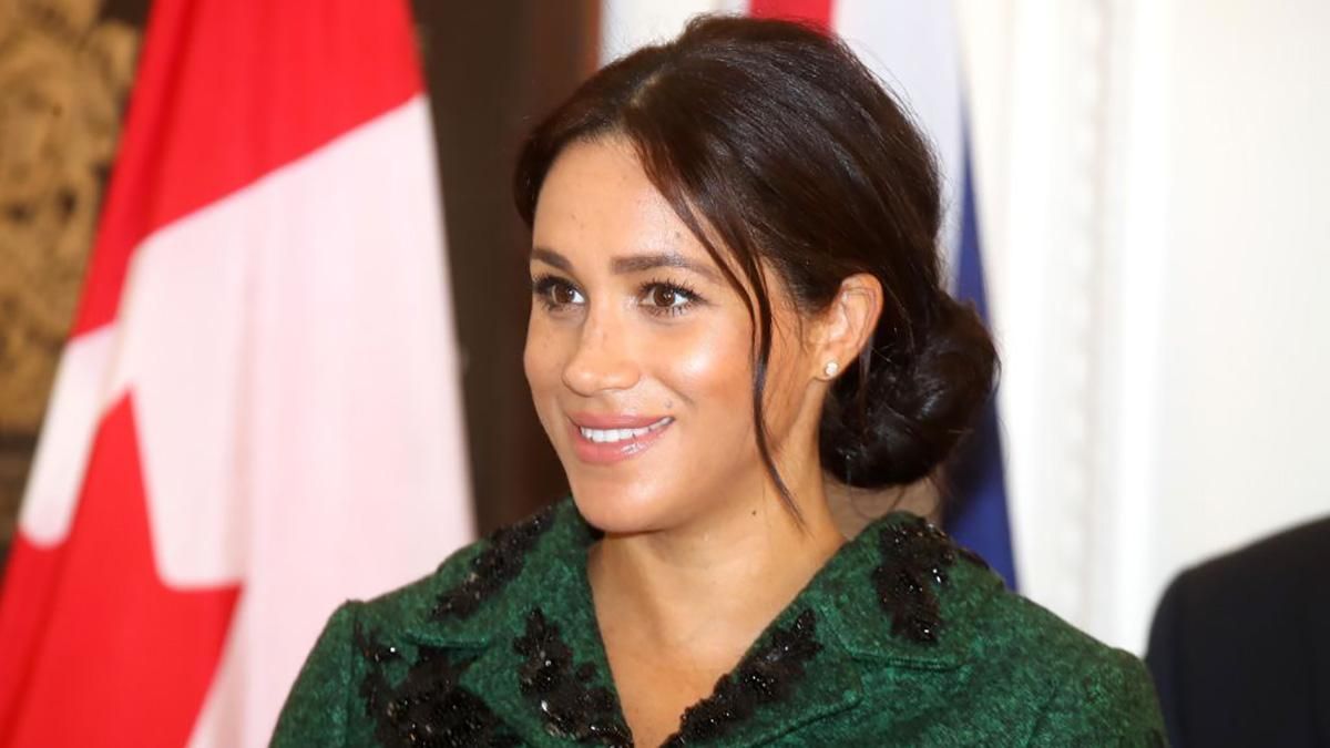 У зеленому пальті та на підборах: Меган Маркл відвідала посольство Канади У зеленому пальті та на підборах: Меган Маркл відвідала посольство Канади
