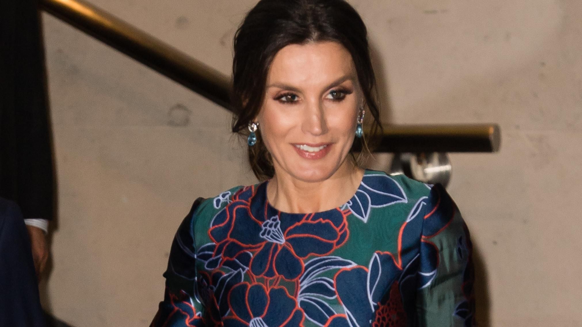 Королева Летиція відвідала монаршу сім'ю Великобританії у розкішній сукні Королева Летиція відвідала монаршу сім'ю Великобританії у розкішній сукні