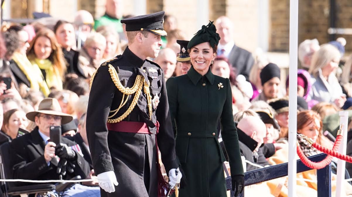 Кейт Миддлтон пришла на парад гвардейцев в роскошном пальто и шляпке: фото
