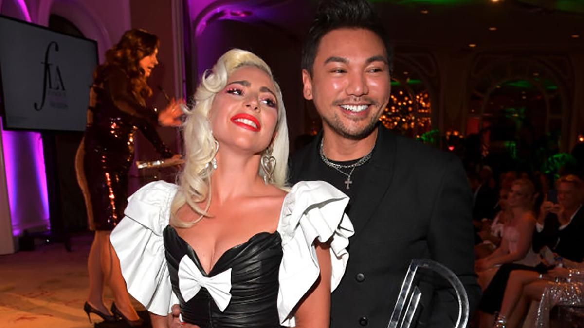 Леді Гага прийшла на світський захід з близьким другом: фото Леді Гага прийшла на світський захід з близьким другом: фото