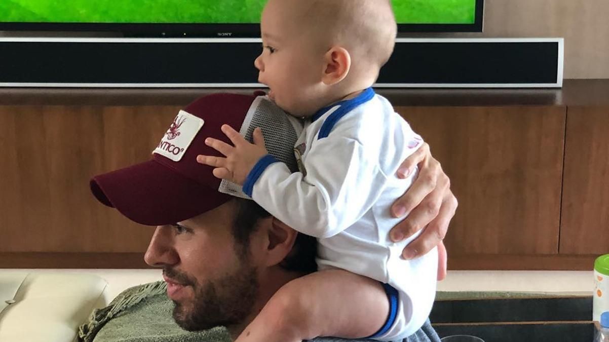 Копия отца: Энрике Иглесиас показал волшебные танцы своего сына Копия отца: Энрике Иглесиас показал волшебные танцы своего сына