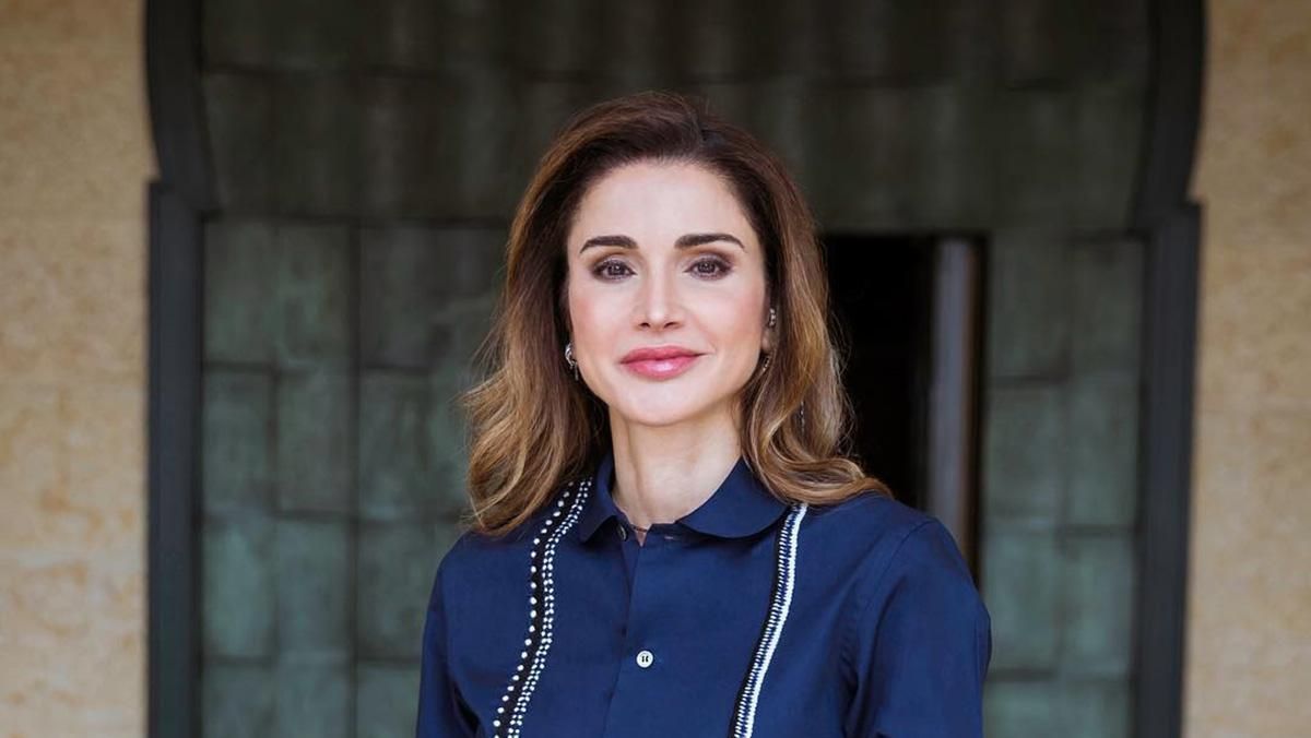 Королева Йорданії зачарувала елегантним костюмом на урочистій церемонії: фото Королева Йорданії зачарувала елегантним костюмом на урочистій церемонії: фото