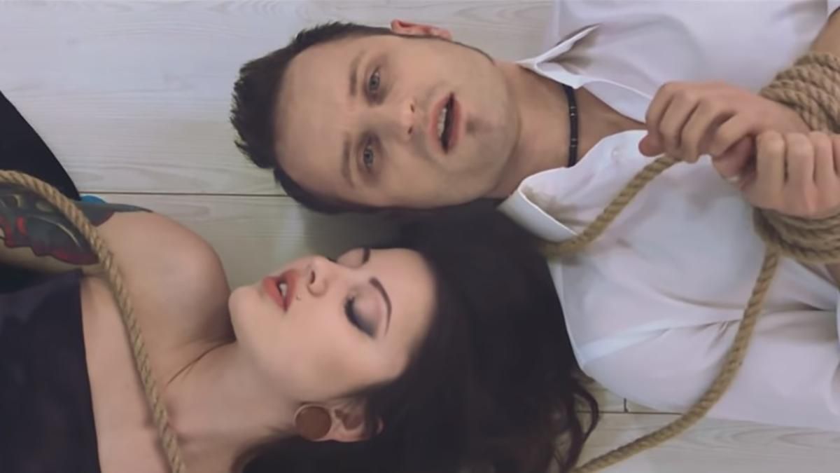 Группа "Холодне Сонце" впервые за 5 лет представила клип "Чорне Вино" Группа "Холодне Сонце" впервые за 5 лет представила клип "Чорне Вино"