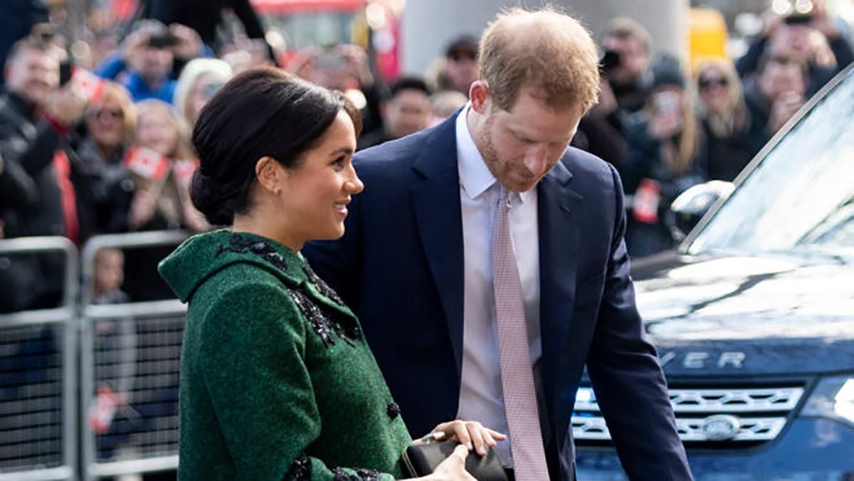 Не в королевском стиле: принц Гарри и беременная Меган Маркл сходили на шопинг