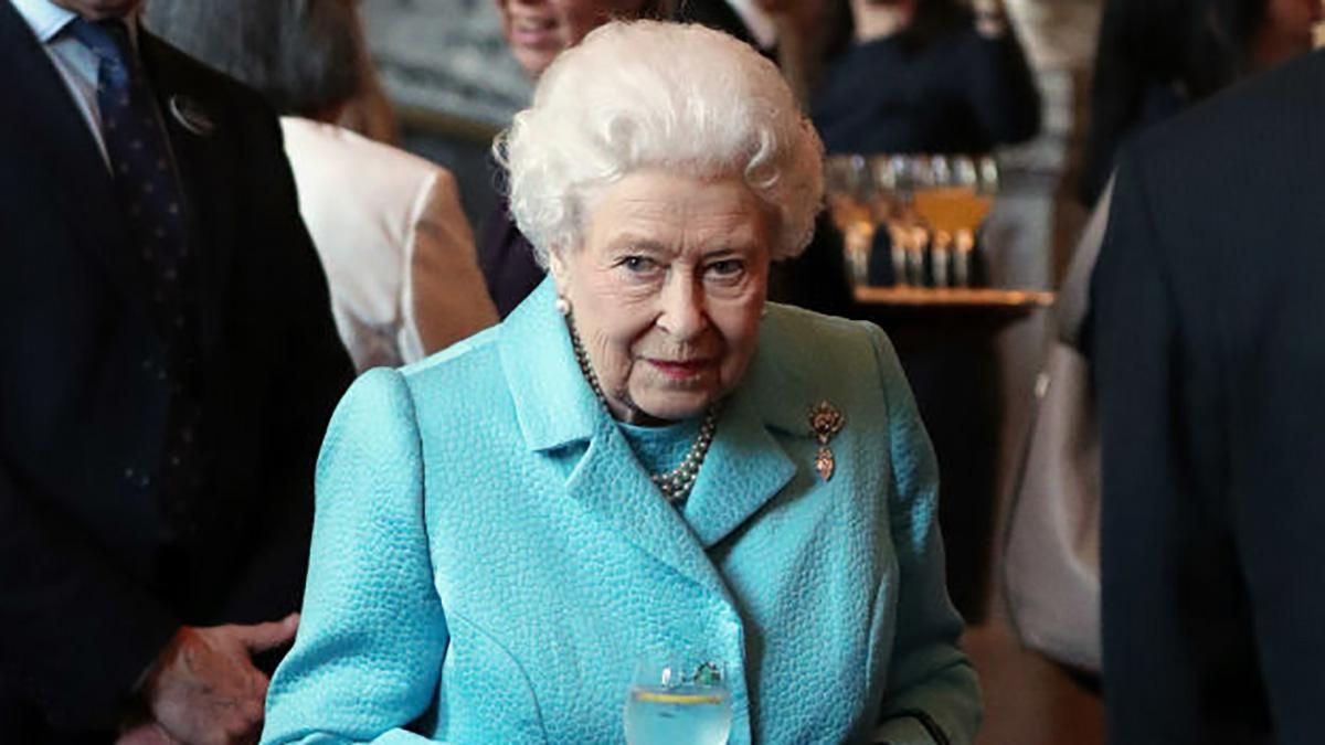 Весенний образ: королева Елизавета II ошеломила ярким нарядом