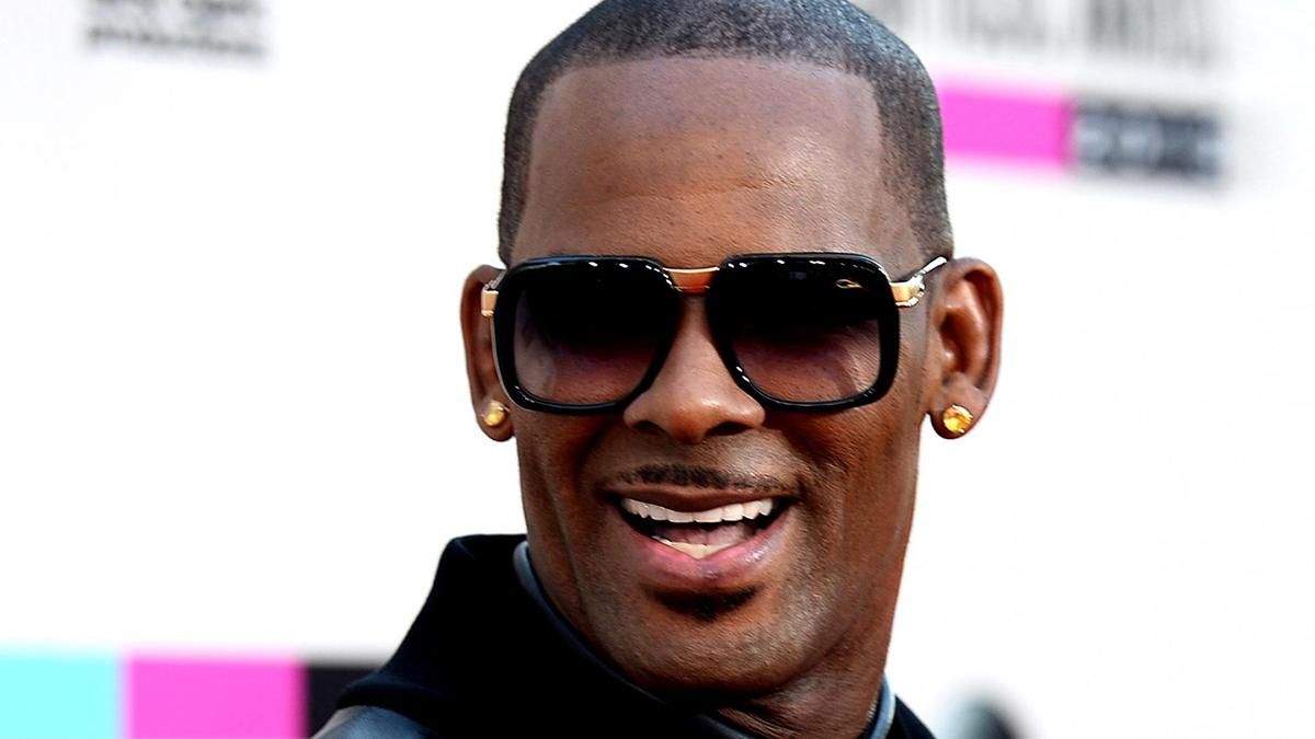 28 секунд на концерт: репер R.Kelly шокував прихильників рекордно коротким виступом 28 секунд на концерт: репер R.Kelly шокував прихильників рекордно коротким виступом