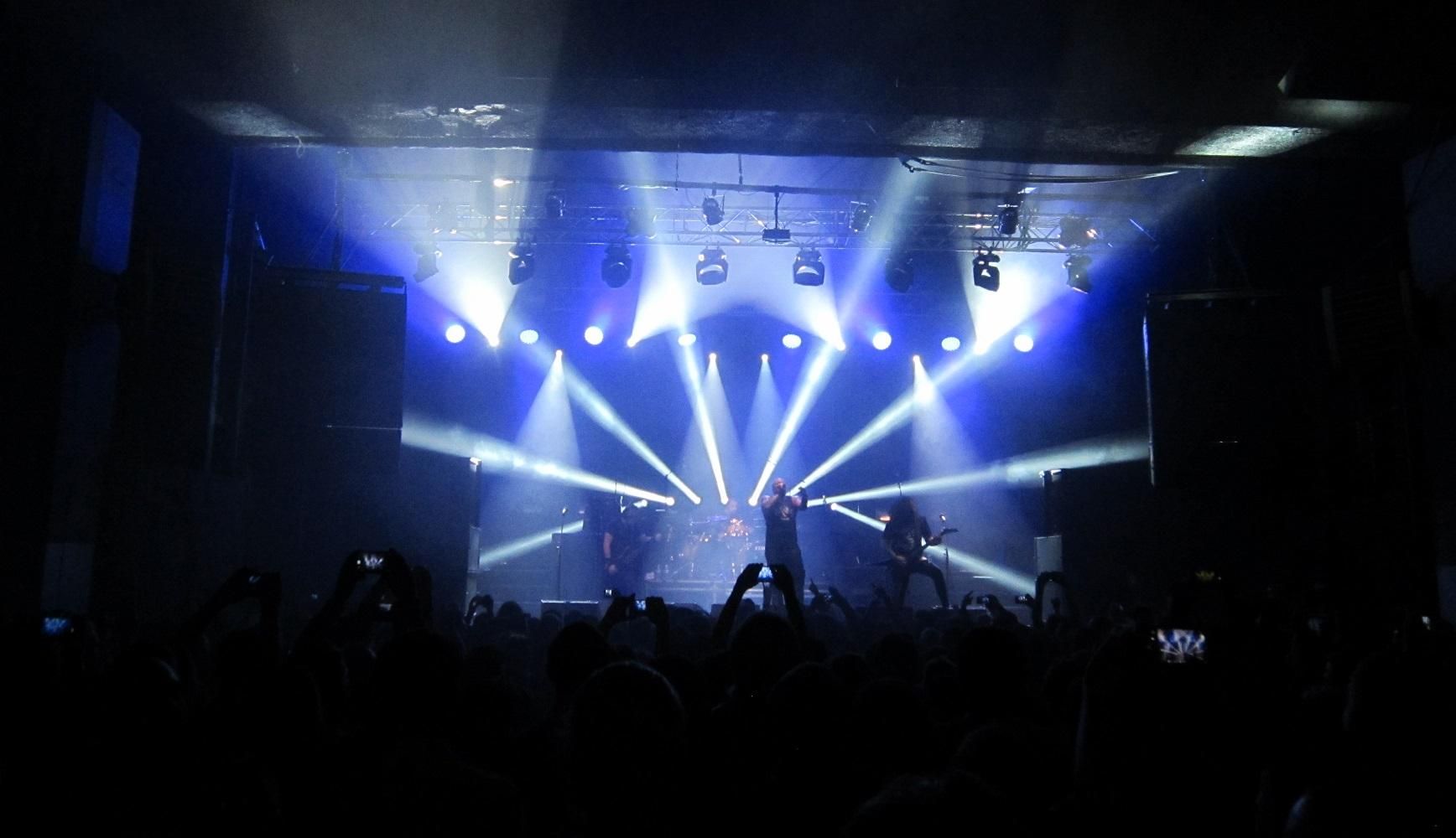 Київ струснула "музика з могили": як запалювала легендарна Sepultura – дивіться фото