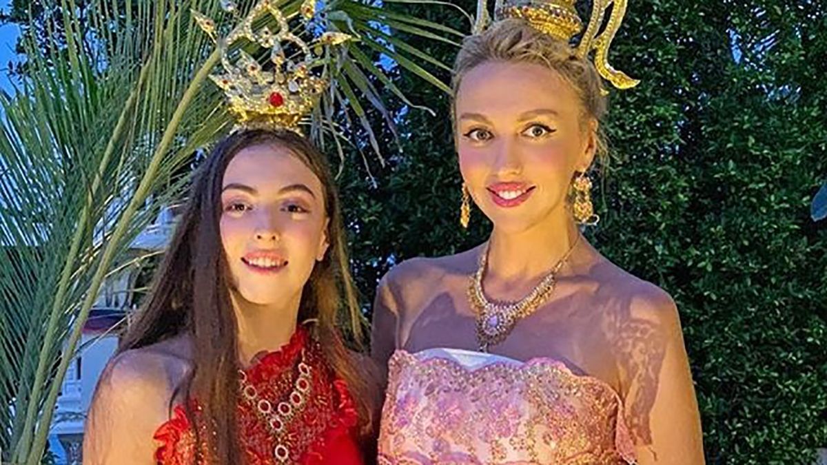 Оля Полякова показала курйозне відео зі своїми доньками Оля Полякова показала курйозне відео зі своїми доньками