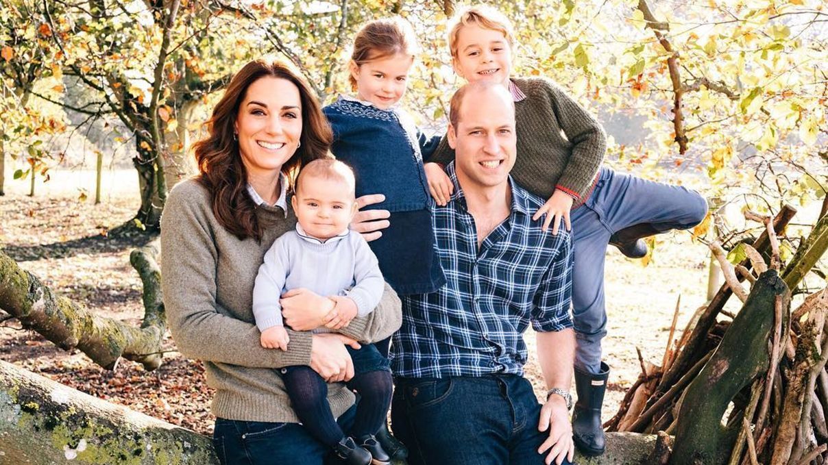 Сын герцогов Кембриджских принц Луи празднует один год: новые фото члена королевской семьи