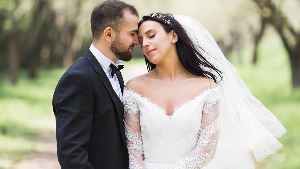 Джамала зворушливо привітала чоловіка з другою річницею весілля: ніжні фото Джамала зворушливо привітала чоловіка з другою річницею весілля: ніжні фото