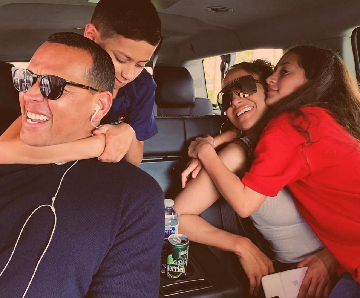 Дженніфер Лопес розповіла своїм дітям, як дізналася про вагітність: відео Дженніфер Лопес розповіла своїм дітям, як дізналася про вагітність: відео