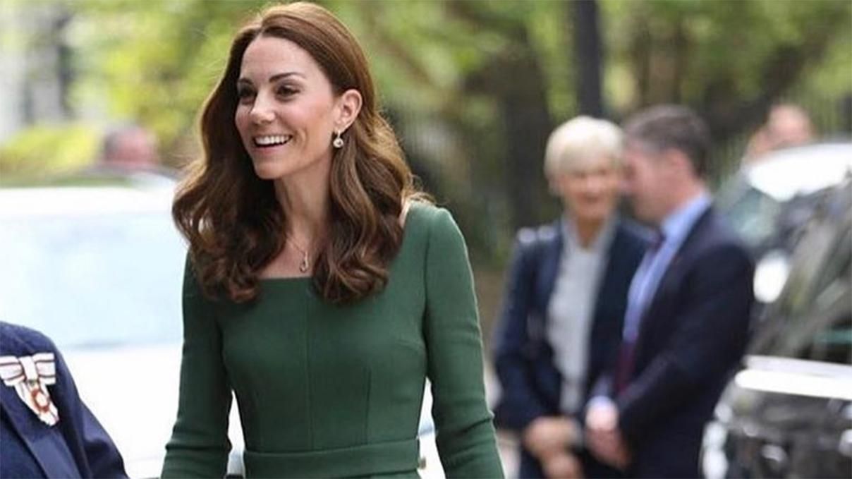В изумрудном платье от любимого бренда: Кейт Миддлтон совершила официальный выход В изумрудном платье от любимого бренда: Кейт Миддлтон совершила официальный выход