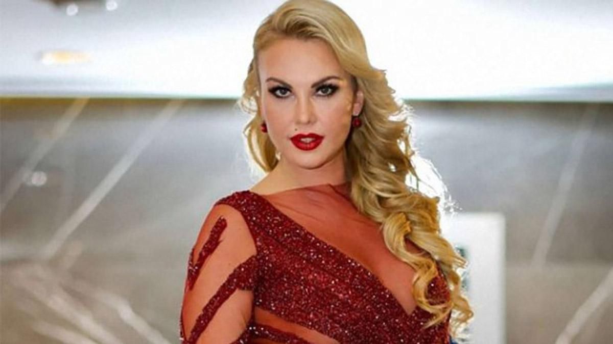 Батько кидався на мене з ножем, – Камалія розповіла моторошні деталі свого дитинства Батько кидався на мене з ножем, – Камалія розповіла моторошні деталі свого дитинства