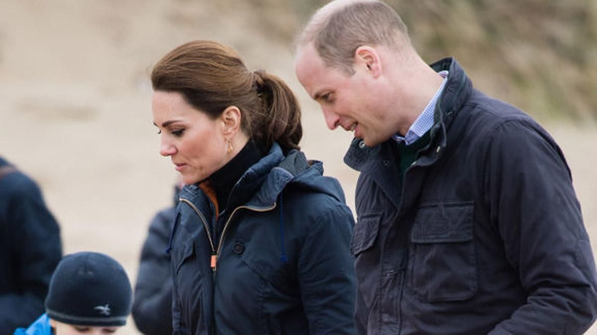 Не по-королівськи: Кейт Міддлтон та принц Вільям взяли участь у прибиранні пляжу