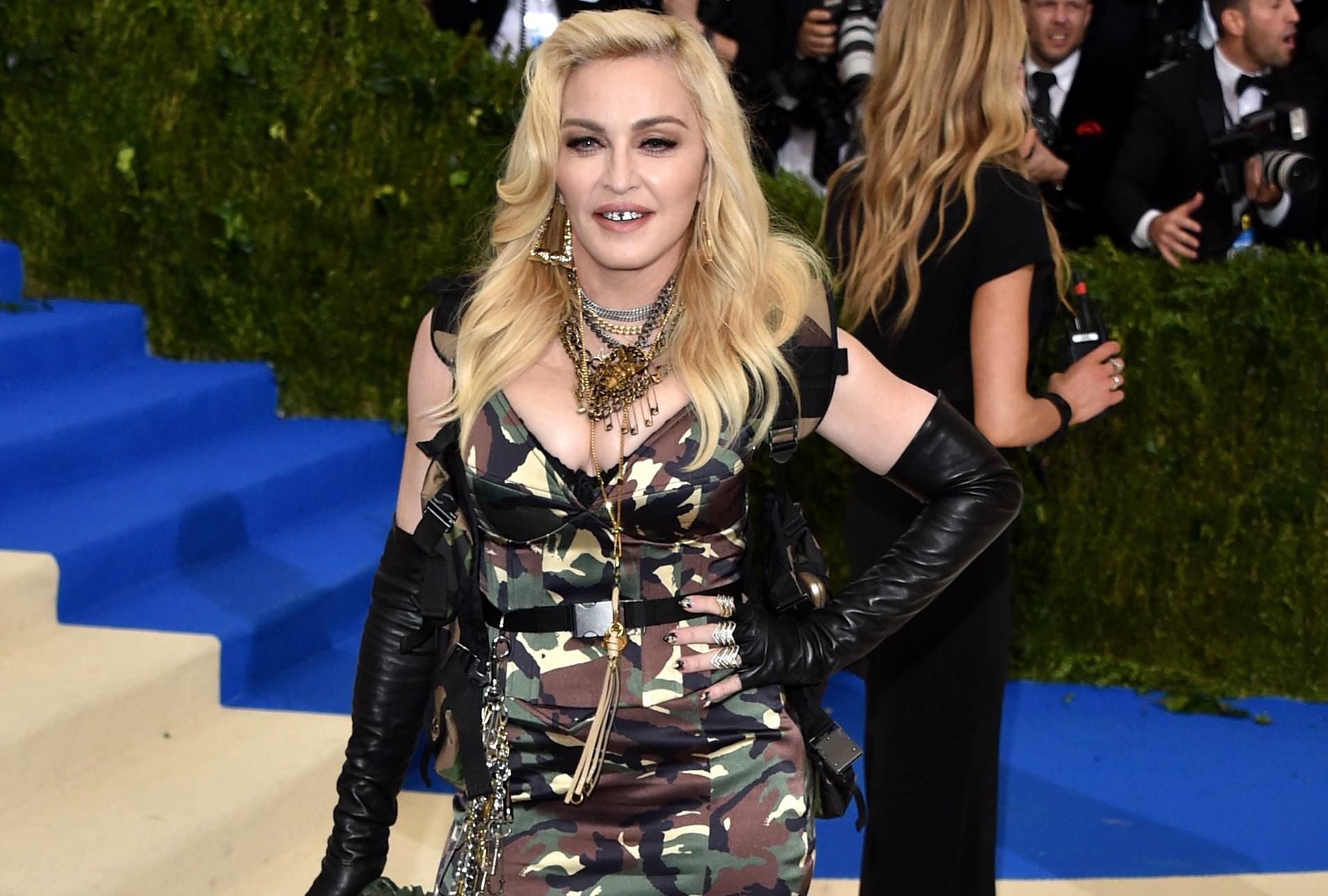 Мадонна прилетела в Израиль и готовится зажечь на сцене Евровидения-2019 Мадонна прилетела в Израиль и готовится зажечь на сцене Евровидения-2019