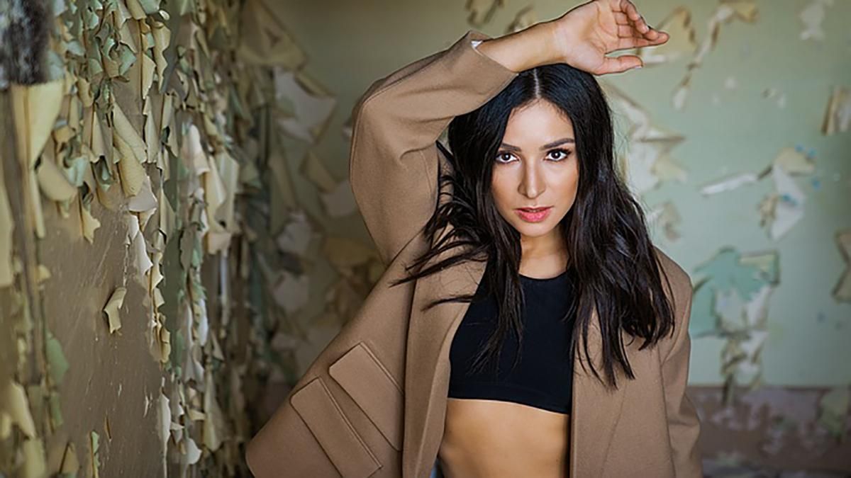 Антигламур по-украински: Злата Огневич сняла эффектный клип на заброшенном заводе Антигламур по-украински: Злата Огневич сняла эффектный клип на заброшенном заводе