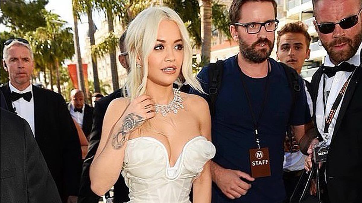 Певица Рита Ора потеряла украшения на 4 миллиона долларов Певица Рита Ора потеряла украшения на 4 миллиона долларов