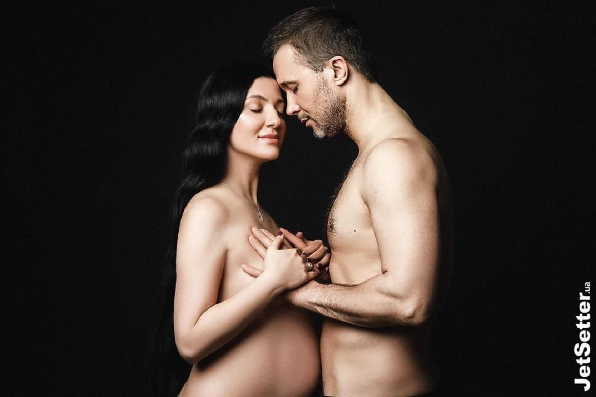 Сергій Бабкін з вагітною дружиною повністю оголилися для фотозйомки: 18+