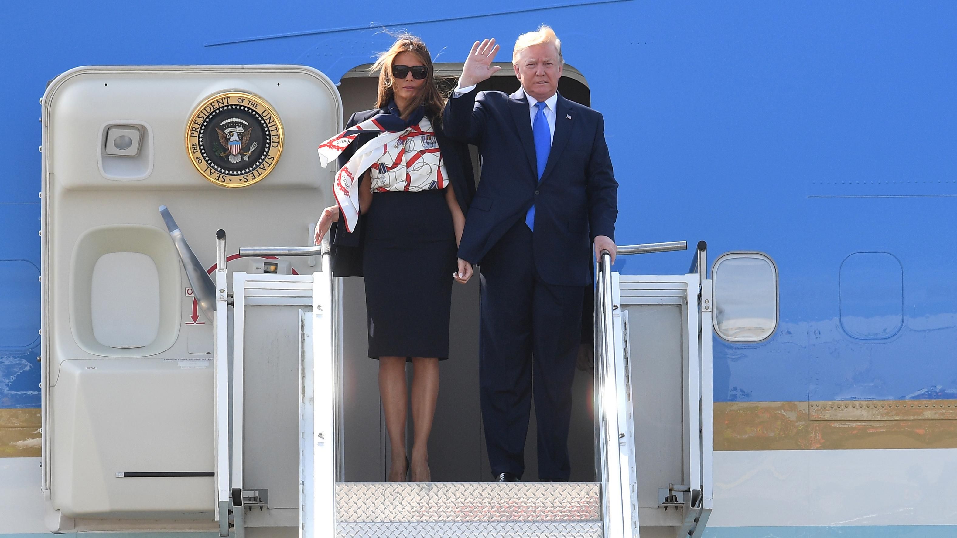 Меланія і Дональд Трамп прибули до Лондона: на порядку денному зустріч з Єлизаветою ІІ