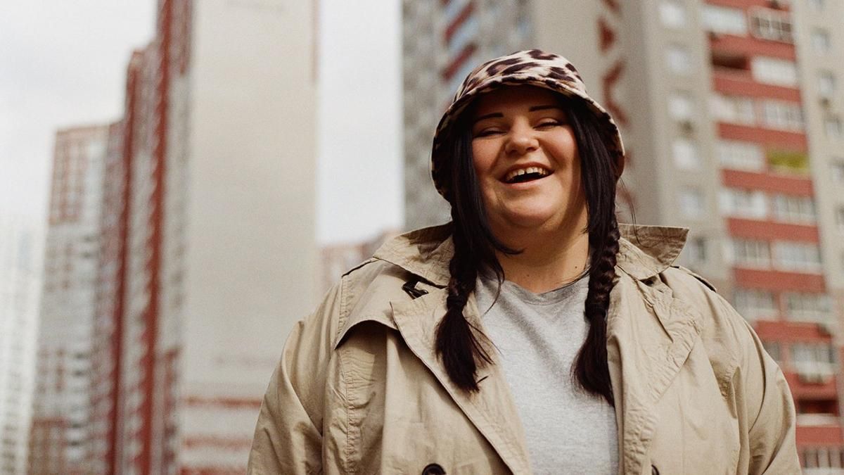 Alyona Alyona презентувала яскравий кліп до пісні "Якби я була не я": відео Alyona Alyona презентувала яскравий кліп до пісні "Якби я була не я": відео