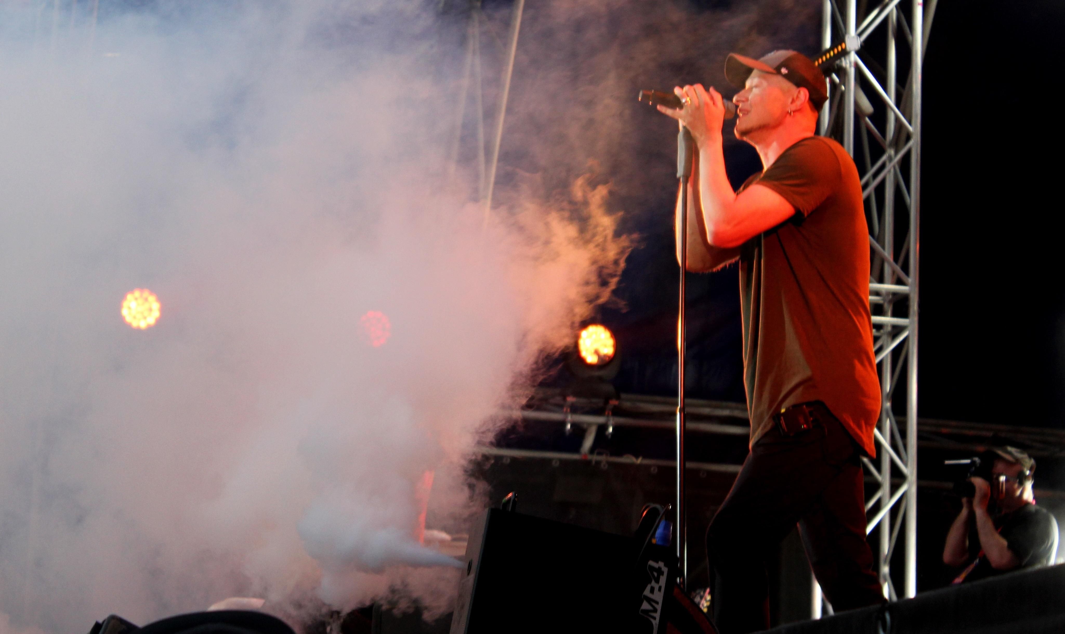 Новая басистка и известные хиты: как прошел большой концерт "Бумбокс" в Киеве Новая басистка и известные хиты: как прошел большой концерт "Бумбокс" в Киеве