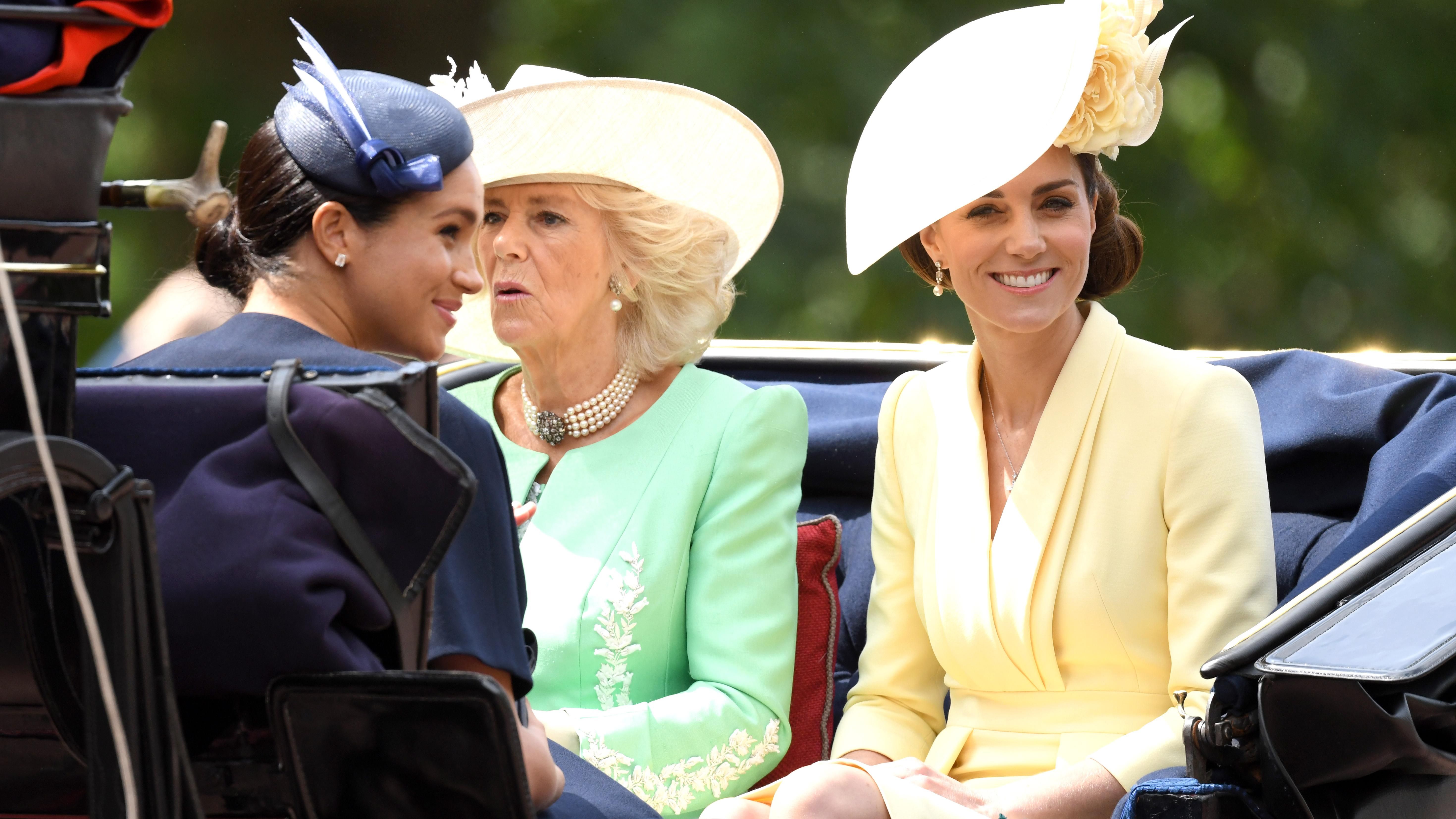 Кейт Міддлтон зачарувала публіку образом лимонного кольору на параді в Лондоні: фото Кейт Міддлтон зачарувала публіку образом лимонного кольору на параді в Лондоні: фото