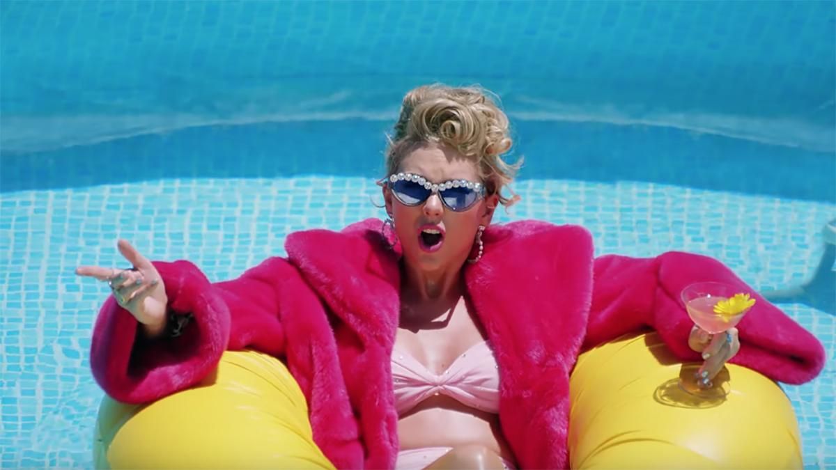 Тейлор Свіфт звинуватили у плагіаті кліпу Бейонсе: відео Тейлор Свіфт звинуватили у плагіаті кліпу Бейонсе: відео