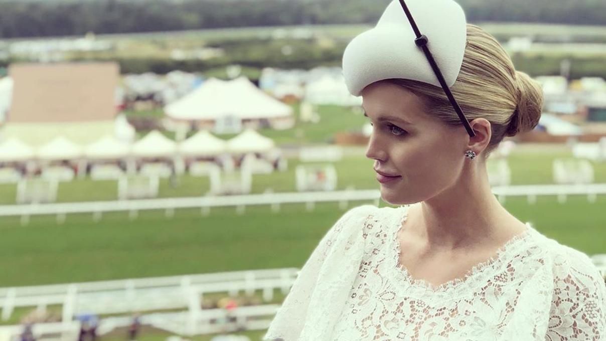 Племінниця Леді Ді Кітті Спенсер засвітила елегантний образ на королівських перегонах: фото Племінниця Леді Ді Кітті Спенсер засвітила елегантний образ на королівських перегонах: фото