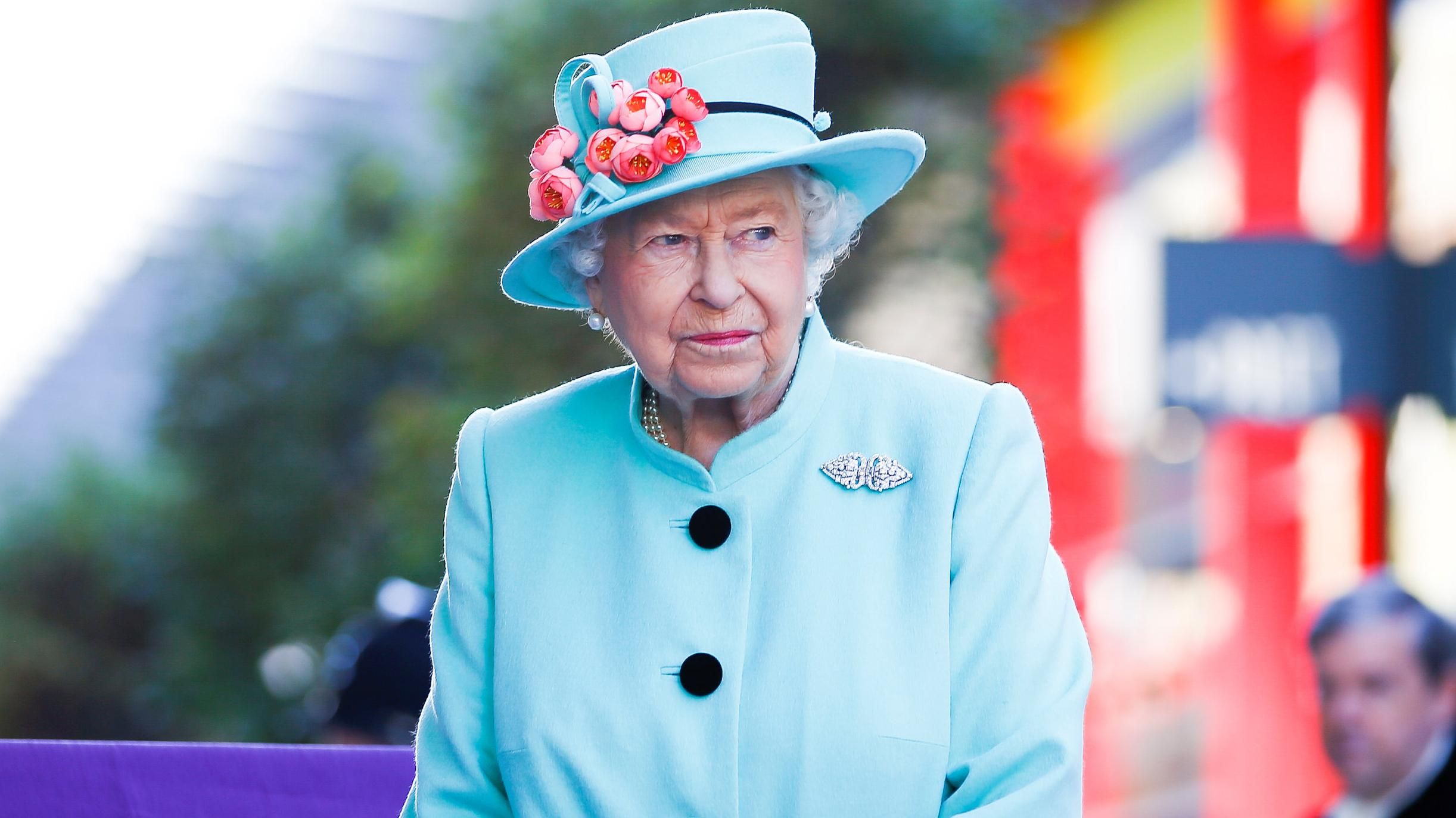 Елизавета II лично контролирует частную жизнь принца Гарри и Меган Маркл, – СМИ