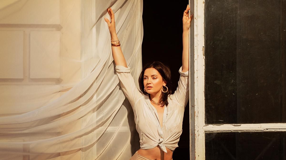 Оля Цибульська знялась у кліпі без білизни: спекотне відео Оля Цибульська знялась у кліпі без білизни: спекотне відео