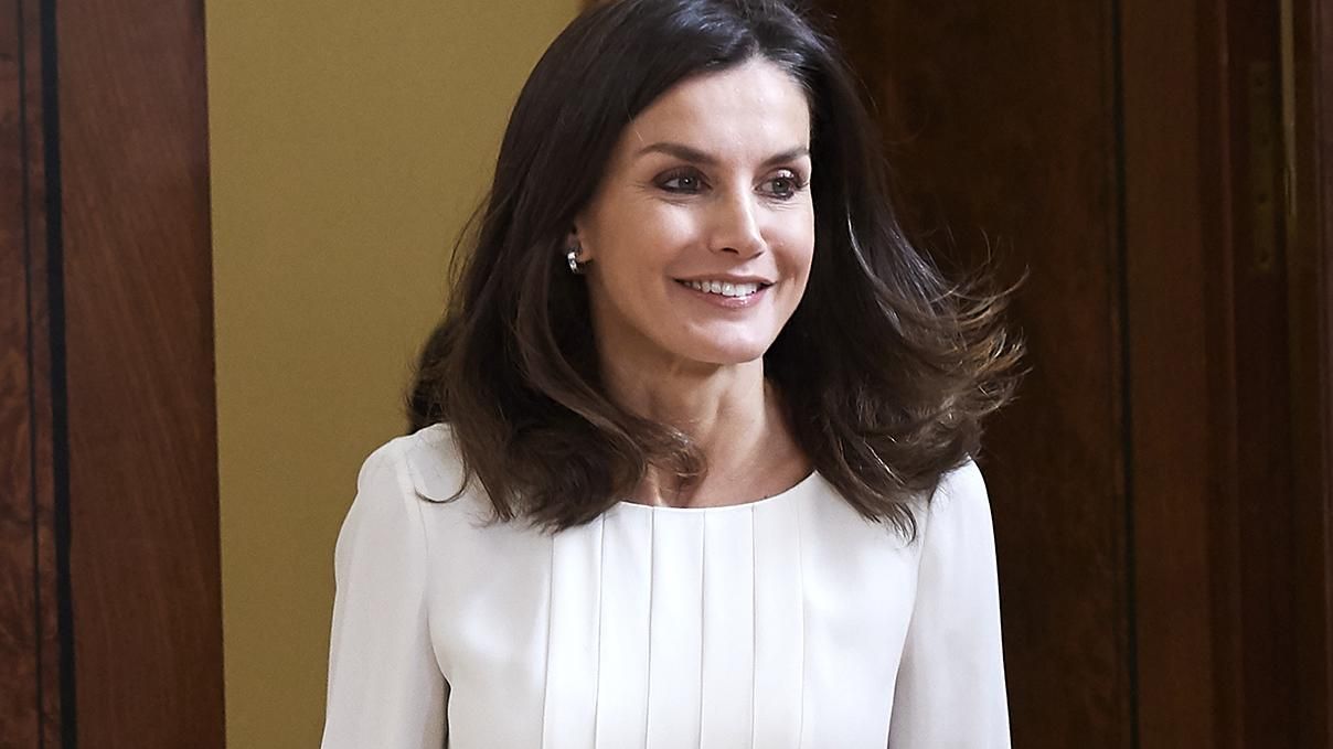 По-королівськи елегантна: Летиція зачарувала світлим образом на офіційному прийомі По-королівськи елегантна: Летиція зачарувала світлим образом на офіційному прийомі