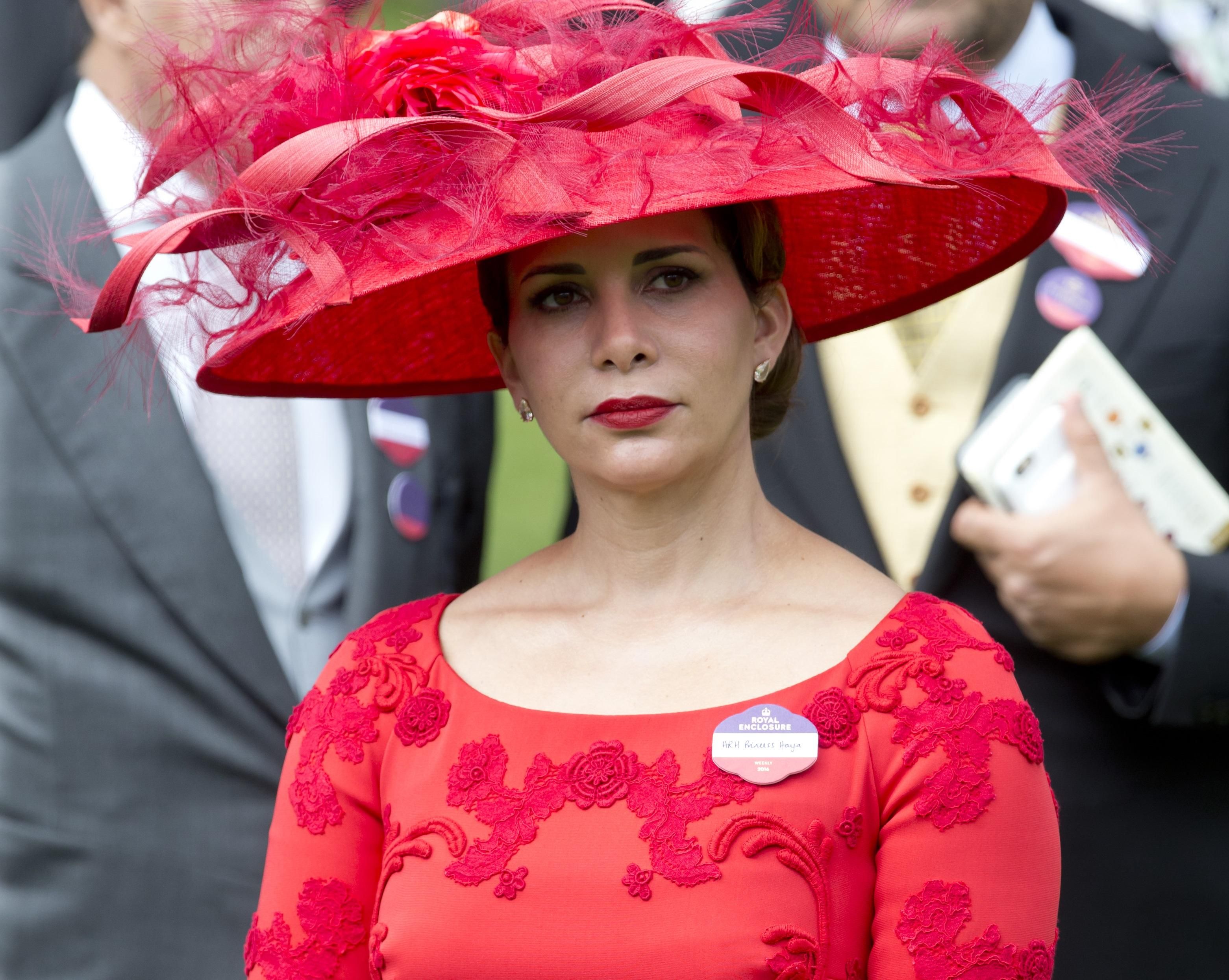 Жена правителя Дубая сбежала от мужа с 40 миллионами долларов и детьми Жена правителя Дубая сбежала от мужа с 40 миллионами долларов и детьми