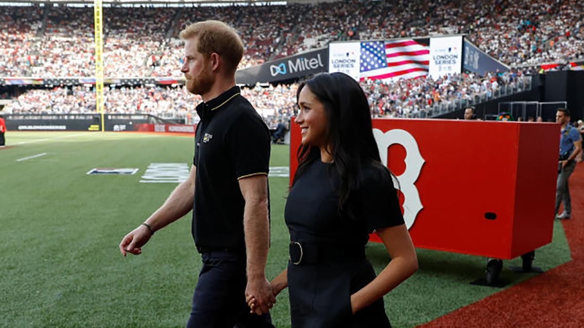 Меган Маркл побувала на бейсбольному матчі з принцом Гаррі: чарівні фото Меган Маркл побувала на бейсбольному матчі з принцом Гаррі: чарівні фото
