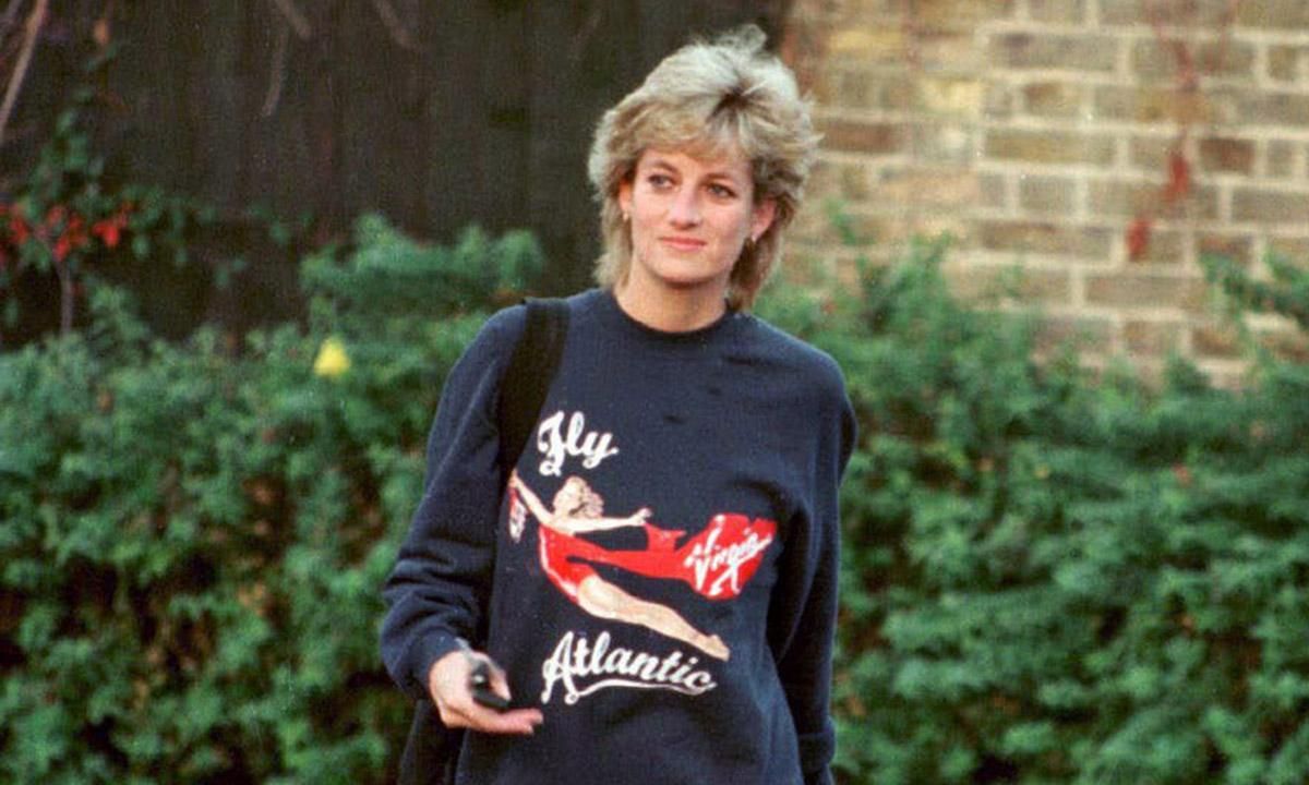 Толстовку принцеси Діани продали за 53 тисячі доларів: цікаві подробиці Толстовку принцеси Діани продали за 53 тисячі доларів: цікаві подробиці