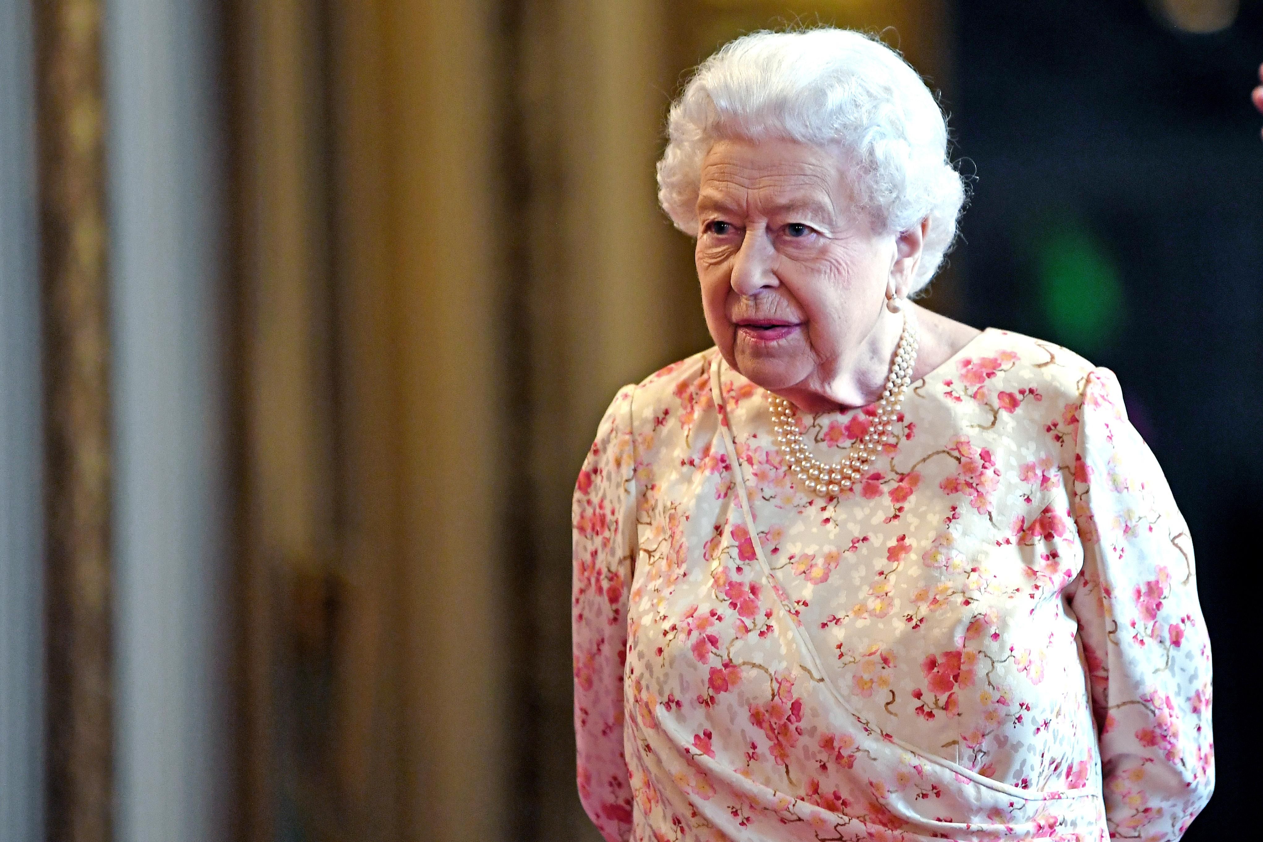 Что известно о гардеробе британской королевы Елизаветы II: интересные факты