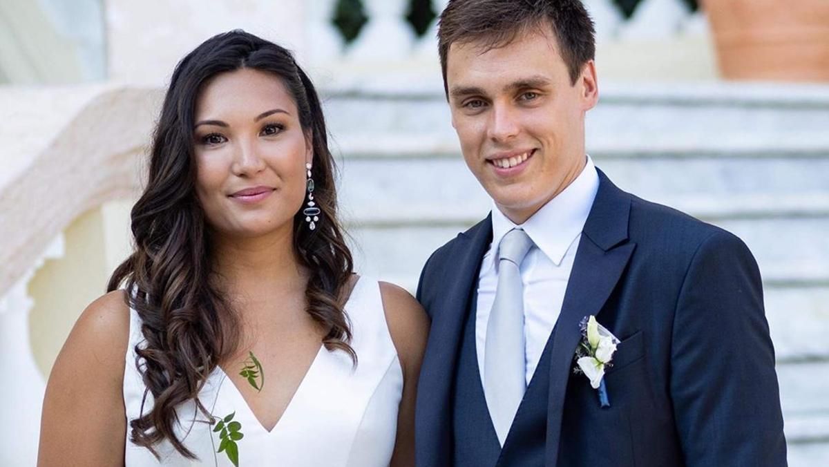 Қара нәсілділермен опасыз әйел Онлайн порно сорады және жұтады