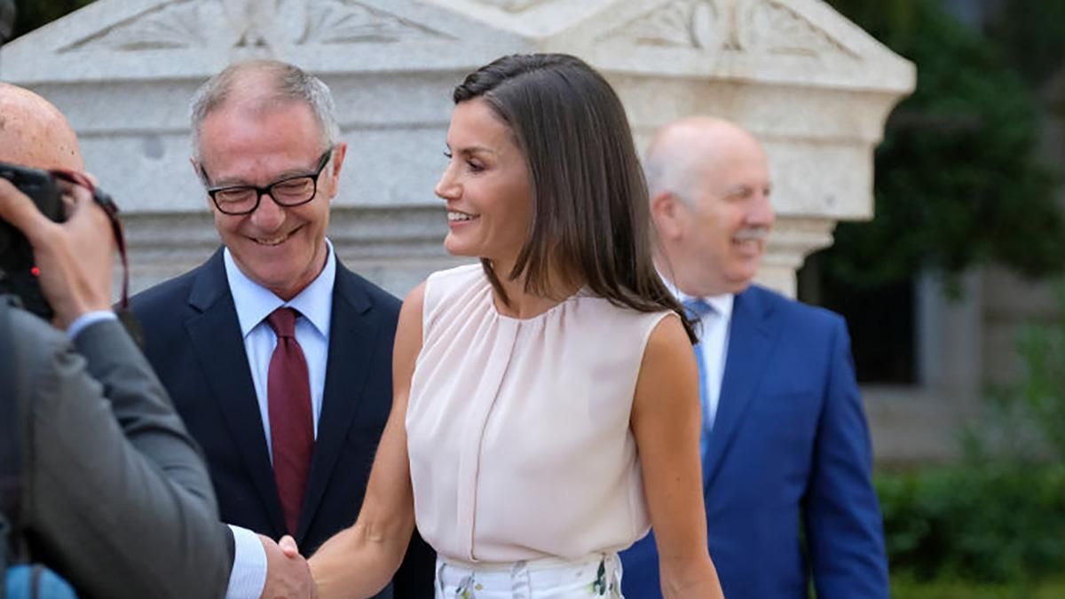 Королева Летиція вразила ніжним образом під час публічного виходу: фото Королева Летиція вразила ніжним образом під час публічного виходу: фото