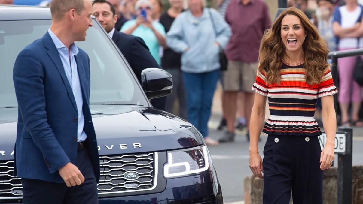 В улюблених кюлотах та строкатій футболці: Кейт Міддлтон засвітила стильний образ після змагань В улюблених кюлотах та строкатій футболці: Кейт Міддлтон засвітила стильний образ після змагань