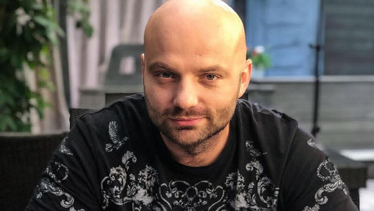 Ведучий Слава Дьомін зміксував хіти українських зірок і випустив пісню "Я твій нікотин" Ведучий Слава Дьомін зміксував хіти українських зірок і випустив пісню "Я твій нікотин"