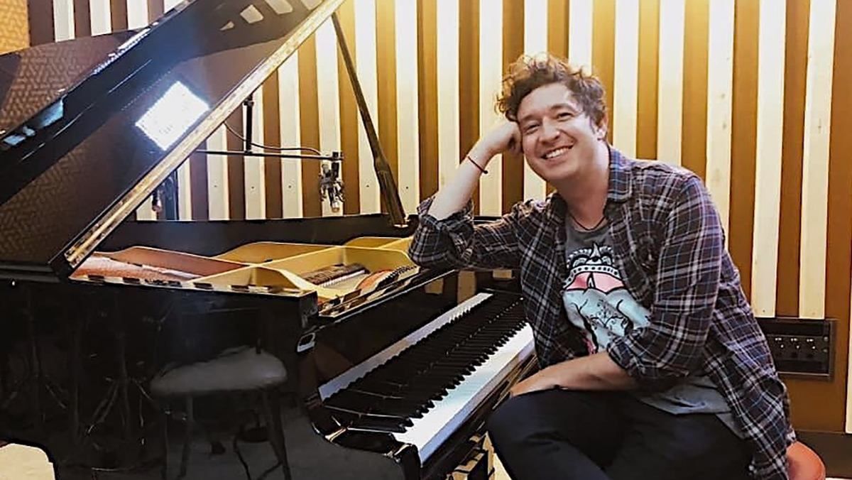 Pianoбой презентовал трогательный саундтрек к фильму "Полина и тайна киностудии": видео Pianoбой презентовал трогательный саундтрек к фильму "Полина и тайна киностудии": видео