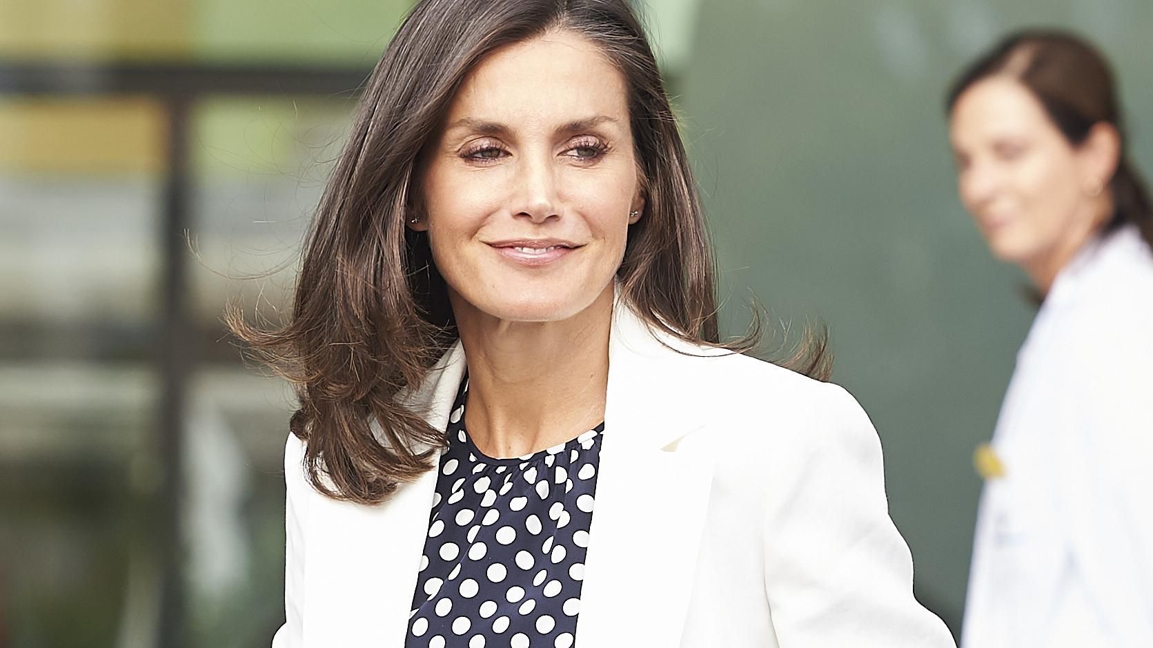 З чим поєднувати кофту в білий горох: стильно демонструє королева Летиція З чим поєднувати кофту в білий горох: стильно демонструє королева Летиція