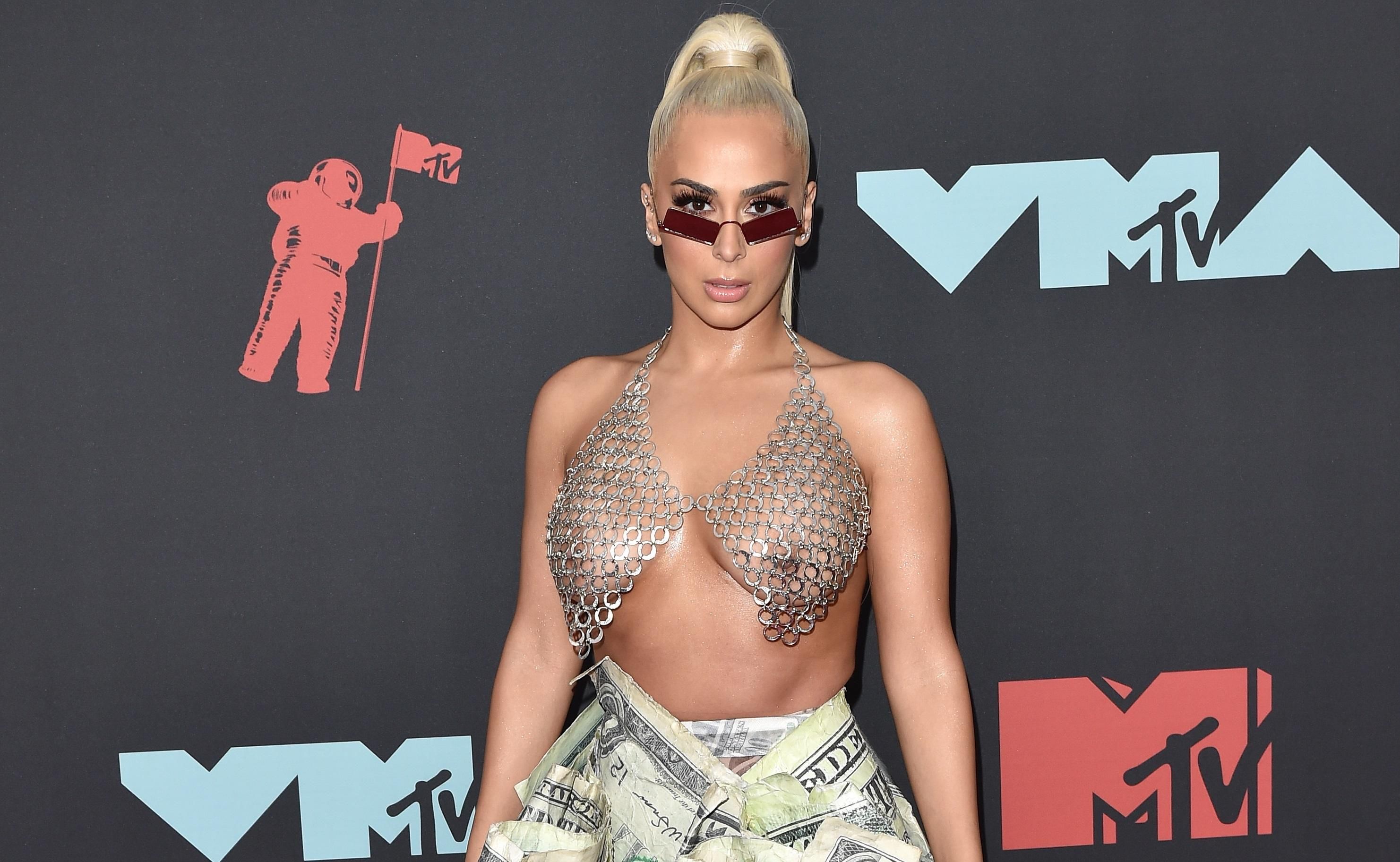 Оголені тіла і провокативні вбрання: найвідвертіші виходи зірок на MTV Video Music Awards 2019
