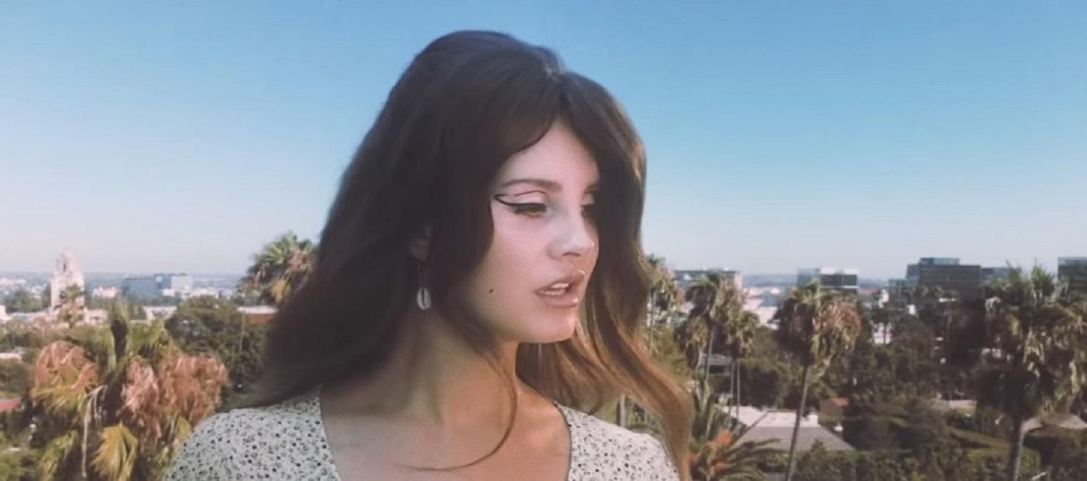 Лана Дель Рей стала велетнем в новому кліпі на пісню Doin’ Time: відео Лана Дель Рей стала велетнем в новому кліпі на пісню Doin’ Time: відео