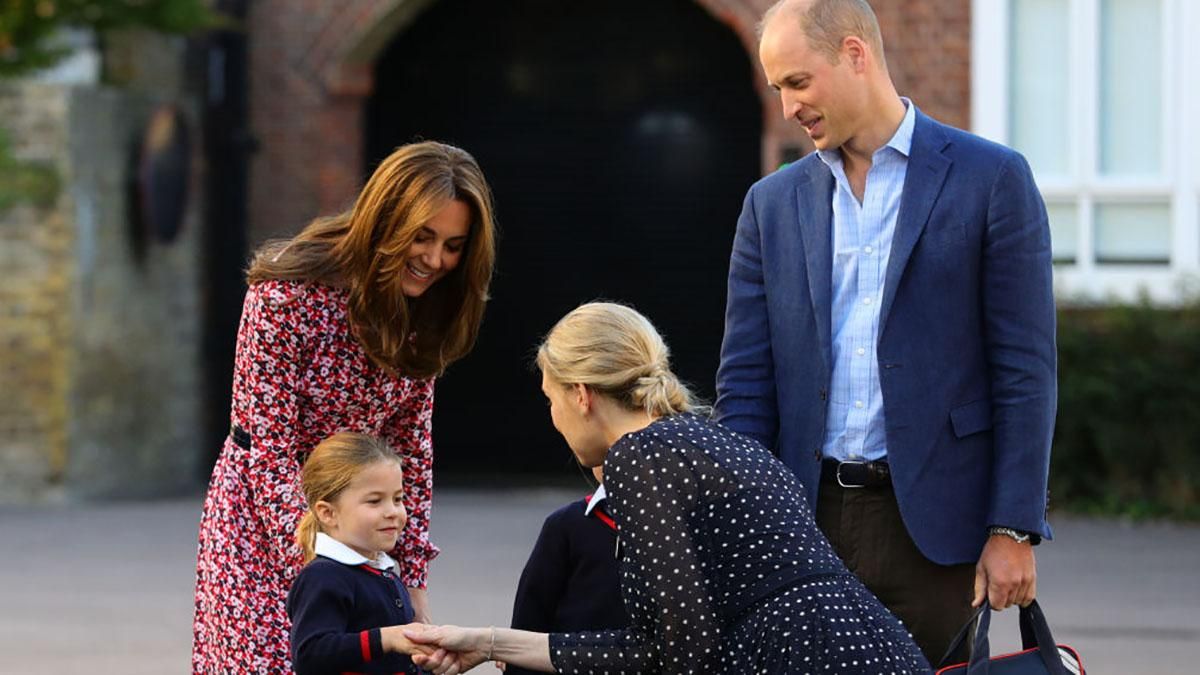 Принцесса Шарлотта впервые пошла в школу: какое платье выбрала Кейт Миддлтон для  события