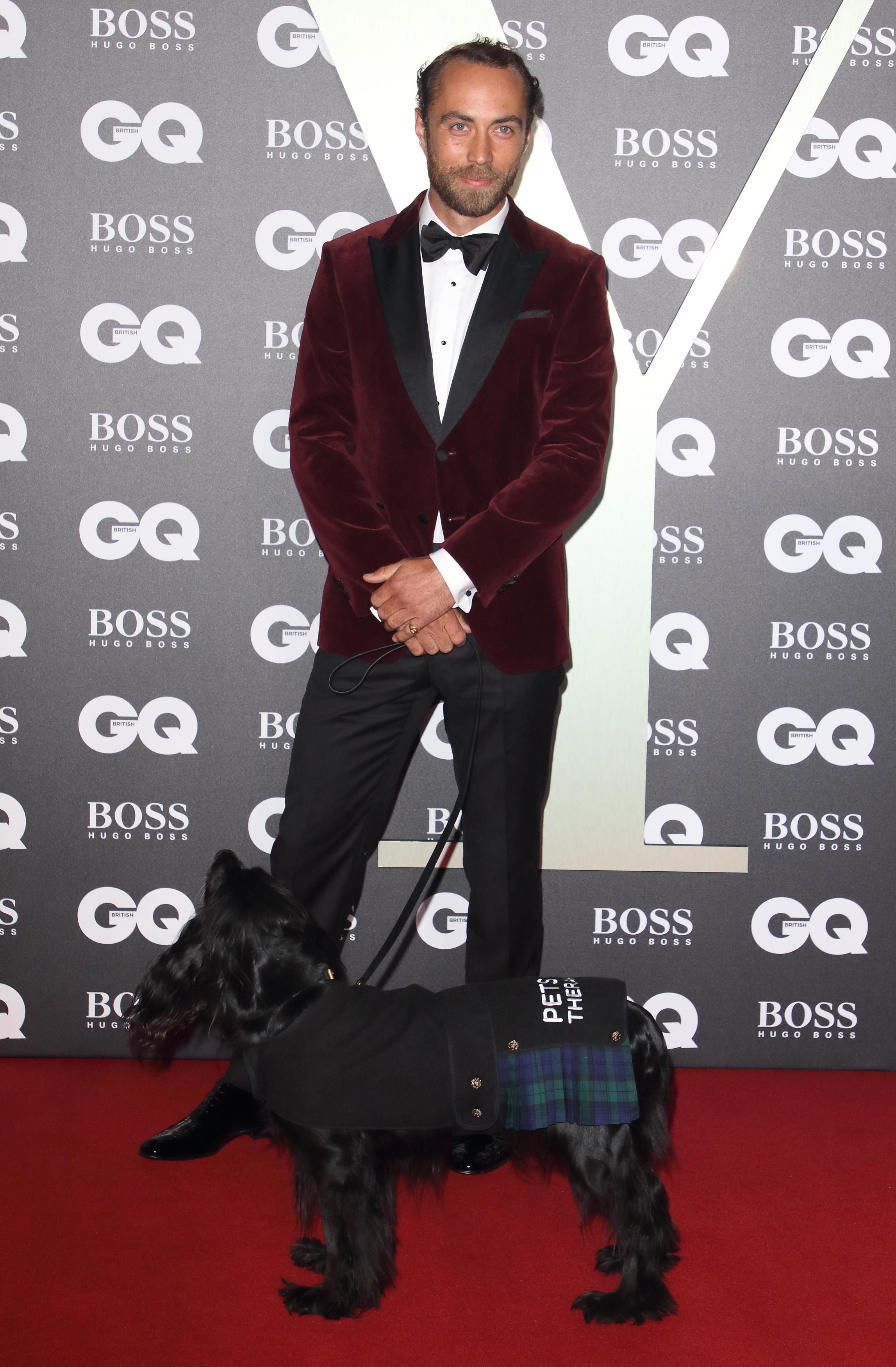 Брат Кейт Миддлтон вышел на красную дорожку со своей собакой: фото Брат Кейт Миддлтон вышел на красную дорожку со своей собакой: фото