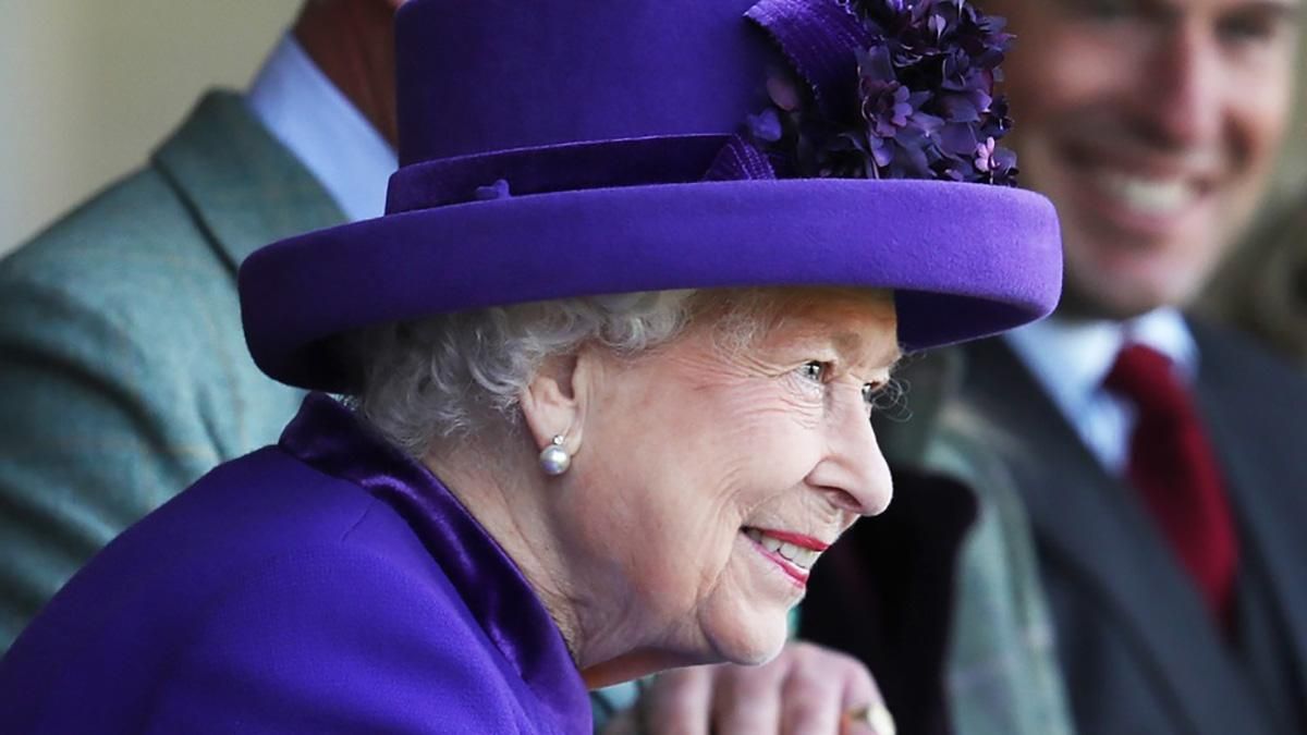 Елизавета II появилась на спортивном событии в ярком наряде: фото Елизавета II появилась на спортивном событии в ярком наряде: фото