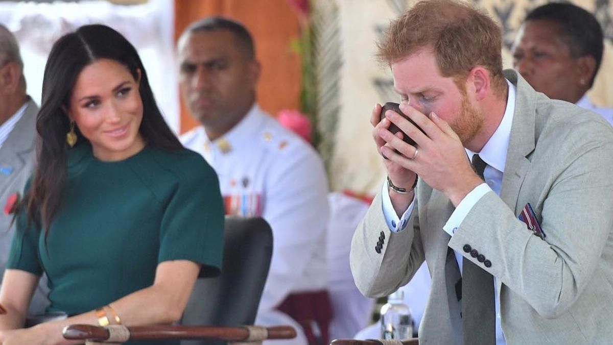 Принц Гарри и Меган Маркл отдохнули с сыном в пабе: фото Принц Гарри и Меган Маркл отдохнули с сыном в пабе: фото